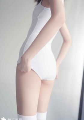 日韩吻戏床戏_十万网红美女美酱